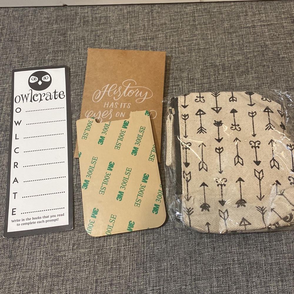 Owlcrate/coin purse/ - Picture 2 of 2